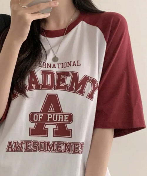 VIVID LADY(ビビッドレディー)の「カレッジロゴ 配色 ラグランTシャツ 半袖カットソー(Tシャツ/カットソー・レディース・ワイン/ブラック/グリーン/ネイビー・FREE)」の9枚目の写真
