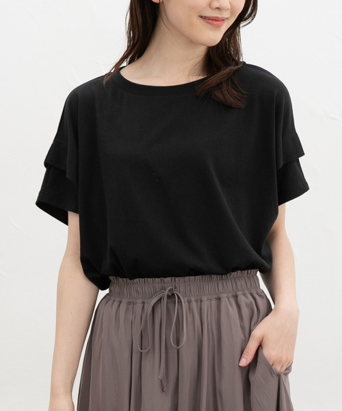 Honeys(ハニーズ)の「【ハニさら・接触冷感・吸水速乾・UVカット・遮熱】ショルダータックTシャツ(Tシャツ/カットソー・レディース・スミクロ/ホワイト系その他2/オフホワイト/ブラック/ホワイト×ブラック・S/M/L)」の1枚目の写真