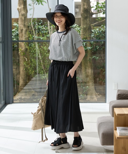 Honeys(ハニーズ)の「【ハニさら・接触冷感・吸水速乾・UVカット・遮熱】ショルダータックTシャツ(Tシャツ/カットソー・レディース・スミクロ/ホワイト系その他2/オフホワイト/ブラック/ホワイト×ブラック・S/M/L)」の13枚目の写真