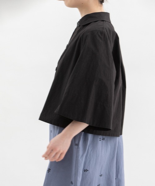 nop de nod（ノップドゥノッド）の「Rondeケープスリーブクロップドシャツ（その他アウター・レディース・インディゴブルー/ブラック/キャメル・3）」の13枚目の写真
