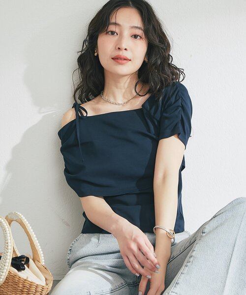 La boutique BonBon(ラブティックボンボン)の「【今すぐお届け!・1枚で決まる】リボンアシメドレープネックカットソー(Tシャツ/カットソー・レディース・ネイビー/ホワイト/サックスブルー・FREE)」の1枚目の写真