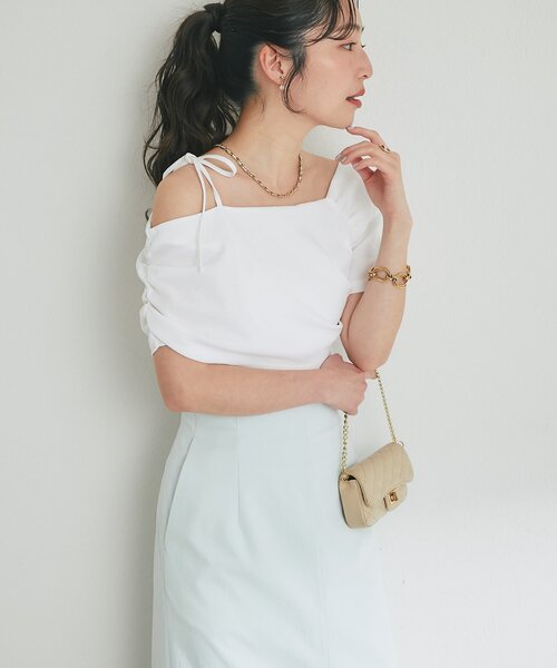 La boutique BonBon(ラブティックボンボン)の「【今すぐお届け!・1枚で決まる】リボンアシメドレープネックカットソー(Tシャツ/カットソー・レディース・ネイビー/ホワイト/サックスブルー・FREE)」の2枚目の写真