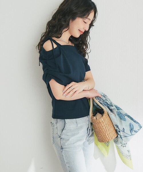 La boutique BonBon(ラブティックボンボン)の「【今すぐお届け!・1枚で決まる】リボンアシメドレープネックカットソー(Tシャツ/カットソー・レディース・ネイビー/ホワイト/サックスブルー・FREE)」の14枚目の写真