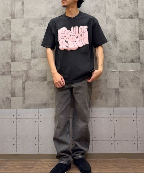 Right-on（ライトオン）の「Refurbish(リファービッシュ)グラフィック半袖Ｔシャツ（Tシャツ/カットソー・メンズ・ブラウン/ホワイト/ネイビー/ブラック/ターコイズブルー/グレー・XL/S/M/L）」の9枚目の写真