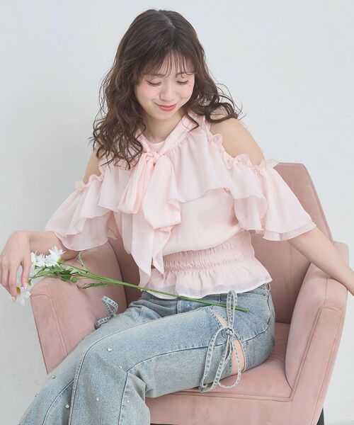 MAJESTIC LEGON(マジェスティックレゴン)の「アメスリフリルリボン半袖ブラウス(シャツ/ブラウス・レディース・ホワイト系その他2/ミント/ブラック/ピンク・MEDIUM)」の4枚目の写真