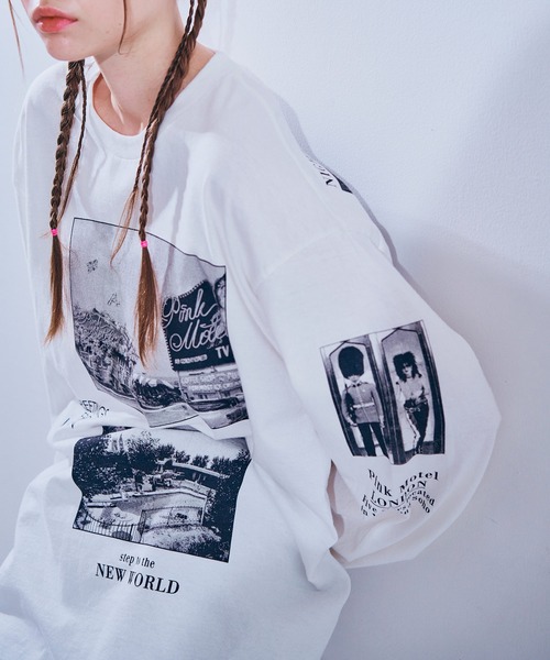 RNA(アールエヌエー)の「M2557 PINKMOTEL マルチフォトロンT(Tシャツ/カットソー・レディース・ホワイト/アッシュグレー・MEDIUM)」の1枚目の写真