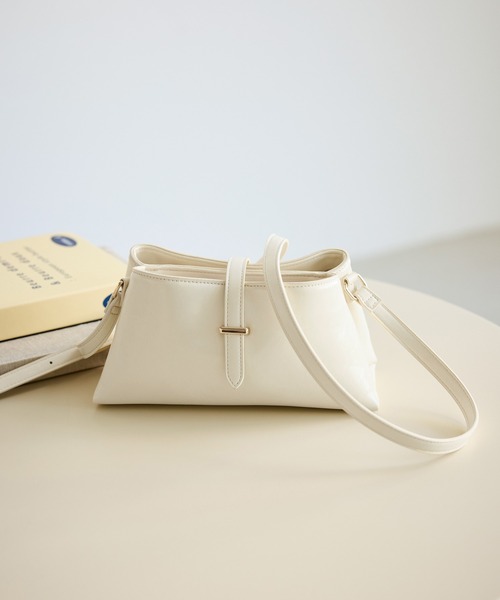 ROPE' PICNIC(ロペピクニック)の「リンクルエナメルミニショルダーバッグ(ショルダーバッグ・レディース・ブルー系その他4/ブラック/キナリ・FREE)」の2枚目の写真