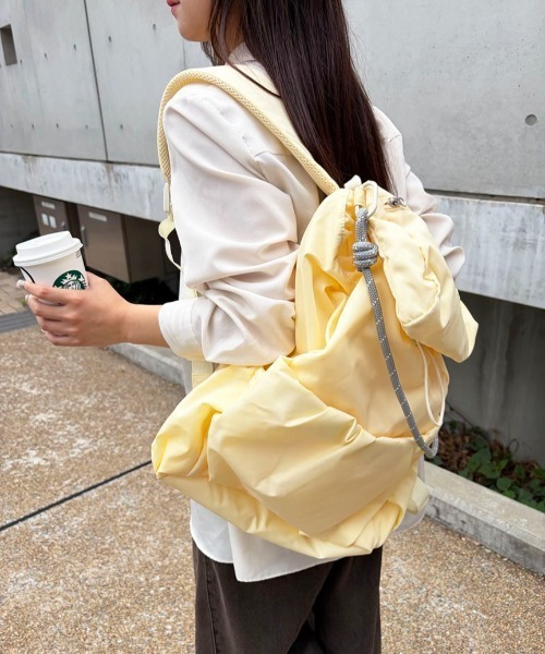 emmi(エミ)の「【ONLINE限定カラーあり】マルチユースバックパック(バックパック/リュック・レディース・ブラウン/イエロー/ベージュ/ブラック/オフホワイト/グレー・F)」の7枚目の写真
