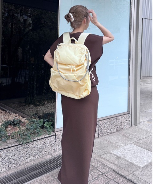 emmi(エミ)の「【ONLINE限定カラーあり】マルチユースバックパック(バックパック/リュック・レディース・ブラウン/イエロー/ベージュ/ブラック/オフホワイト/グレー・F)」の11枚目の写真
