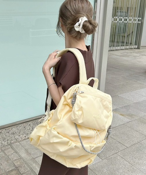 emmi(エミ)の「【ONLINE限定カラーあり】マルチユースバックパック(バックパック/リュック・レディース・ブラウン/イエロー/ベージュ/ブラック/オフホワイト/グレー・F)」の14枚目の写真
