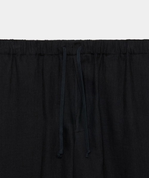 markaware(マーカウェア)の「【marka/マーカ】リネンガーゼダブルクロス ワイドシリンダーフィットイージーパンツ / WIDE CYLINDER FIT EASY PANTS(スラックス・メンズ・ブラック/ダークグリーン・2/1)」の6枚目の写真