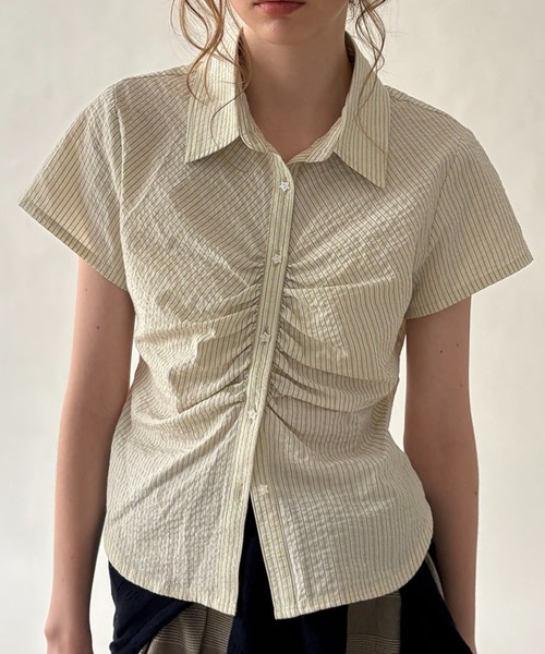hazyl(ヘイジル)の「gather design short sleeve shirt / ギャザーデザインショートスリーブシャツ(シャツ/ブラウス・レディース・ブルー/オフホワイト/クリーム・フリー)」の3枚目の写真