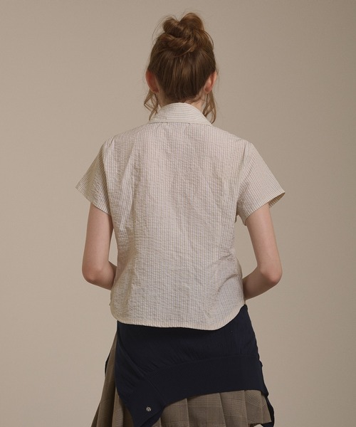 hazyl(ヘイジル)の「gather design short sleeve shirt / ギャザーデザインショートスリーブシャツ(シャツ/ブラウス・レディース・ブルー/オフホワイト/クリーム・フリー)」の4枚目の写真