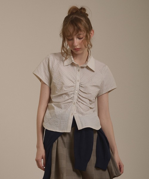 hazyl(ヘイジル)の「gather design short sleeve shirt / ギャザーデザインショートスリーブシャツ(シャツ/ブラウス・レディース・ブルー/オフホワイト/クリーム・フリー)」の7枚目の写真