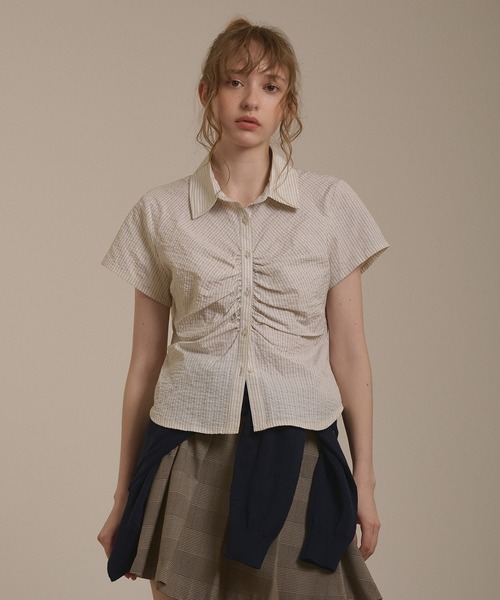 hazyl(ヘイジル)の「gather design short sleeve shirt / ギャザーデザインショートスリーブシャツ(シャツ/ブラウス・レディース・ブルー/オフホワイト/クリーム・フリー)」の6枚目の写真
