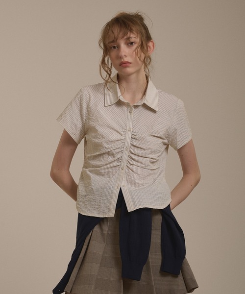 hazyl(ヘイジル)の「gather design short sleeve shirt / ギャザーデザインショートスリーブシャツ(シャツ/ブラウス・レディース・ブルー/オフホワイト/クリーム・フリー)」の5枚目の写真