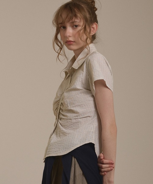 hazyl(ヘイジル)の「gather design short sleeve shirt / ギャザーデザインショートスリーブシャツ(シャツ/ブラウス・レディース・ブルー/オフホワイト/クリーム・フリー)」の8枚目の写真