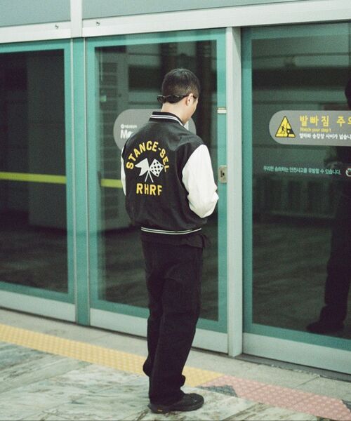 STANCE SEOUL(スタンス・ソウル)の「LIGHT BASEBALL JUMPER (BLACK & IVORY)(スタジャン・レディース・その他・SMALL/MEDIUM/LARGE)」の5枚目の写真