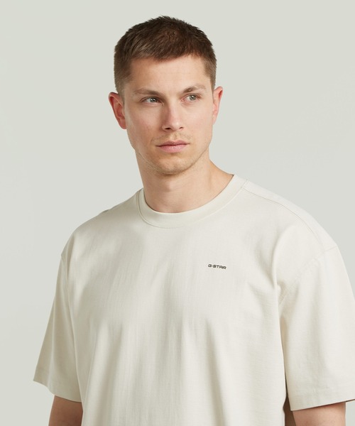 G-STAR（ジースター）の「Large Woven Badge Relaxed T-Shirt/バックグラフィックバッジディテールリラックスTシャツ（Tシャツ/カットソー・メンズ・ホワイト系その他・X-SMALL/X-LARGE/LARGE/SMALL/MEDIUM）」の3枚目の写真