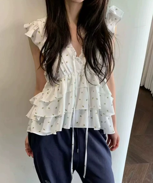 Aelina(エリナ)の「Vネックドット柄フリルリボンブラウス(シャツ/ブラウス・レディース・ブルー/ブラック/ホワイト・FREE)」の1枚目の写真