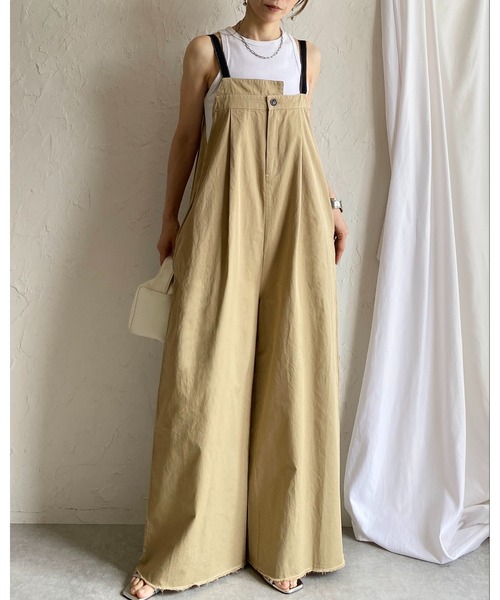 She's Closet(シーズクローゼット)の「綿ツイルフロントタックアシンメトリー アシメデザインワイドパンツサロペット(サロペット/オーバーオール・レディース・ブラック/ベージュ/カーキブラウン/アイボリー・FREE)」の4枚目の写真