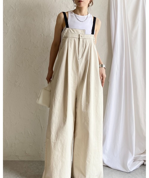 She's Closet(シーズクローゼット)の「綿ツイルフロントタックアシンメトリー アシメデザインワイドパンツサロペット(サロペット/オーバーオール・レディース・ブラック/ベージュ/カーキブラウン/アイボリー・FREE)」の1枚目の写真