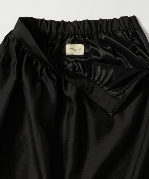 UNITED ARROWS(ユナイテッドアローズ)の「シルキー ギャザー スカート ‐ウォッシャブル‐(スカート・レディース・ネイビー/ブラック・36/38)」の5枚目の写真