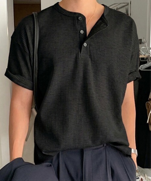 NOWLE（ノウル）の「【NOWLE】凹凸ワッフル サーマル ヘンリーネック 半袖 Tシャツ/ アーバンリラックス ショートスリーブ トップス（Tシャツ/カットソー・メンズ・ホワイト/グレー/ブラック・MEDIUM/LARGE/X-LARGE）」の2枚目の写真