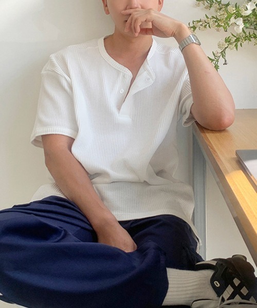 NOWLE（ノウル）の「【NOWLE】凹凸ワッフル サーマル ヘンリーネック 半袖 Tシャツ/ アーバンリラックス ショートスリーブ トップス（Tシャツ/カットソー・メンズ・ホワイト/グレー/ブラック・MEDIUM/LARGE/X-LARGE）」の5枚目の写真