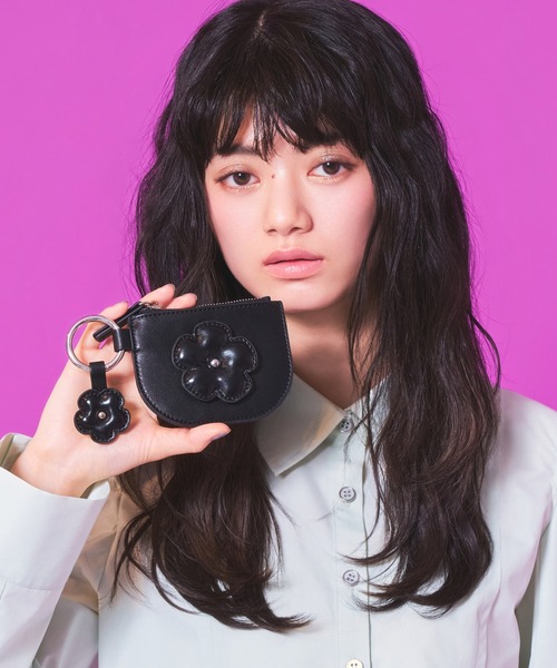 Casselini(キャセリーニ)の「Casselini(キャセリーニ)ぷっくりフラワーコインケース(コインケース・レディース・サックスブルー/シルバー/ブラック/ブルー・FREE)」の2枚目の写真