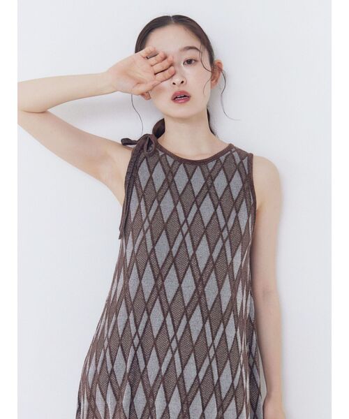 LAGUNAMOON(ラグナムーン)の「アーガイルジャカードフレアニットワンピース 【夏服】(ワンピース・レディース・アイボリー/ブラウン・MEDIUM/SMALL)」の3枚目の写真
