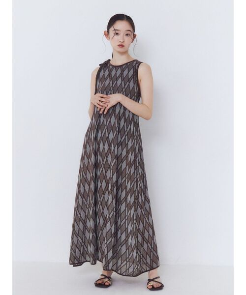 LAGUNAMOON(ラグナムーン)の「アーガイルジャカードフレアニットワンピース 【夏服】(ワンピース・レディース・アイボリー/ブラウン・MEDIUM/SMALL)」の4枚目の写真