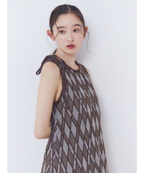 LAGUNAMOON(ラグナムーン)の「アーガイルジャカードフレアニットワンピース 【夏服】(ワンピース・レディース・アイボリー/ブラウン・MEDIUM/SMALL)」の7枚目の写真