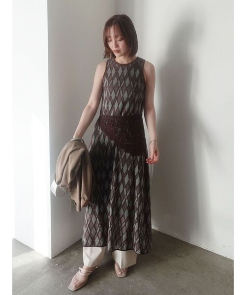 LAGUNAMOON(ラグナムーン)の「アーガイルジャカードフレアニットワンピース 【夏服】(ワンピース・レディース・アイボリー/ブラウン・MEDIUM/SMALL)」の9枚目の写真