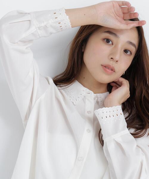 NATURAL BEAUTY BASIC(ナチュラルビューティーベーシック)の「エンブロイダリーカラーシャツ(シャツ/ブラウス・レディース・オフホワイト/ピンク/ブルー系その他2・フリ-)」の2枚目の写真