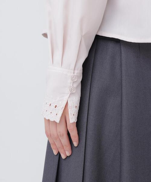 NATURAL BEAUTY BASIC(ナチュラルビューティーベーシック)の「エンブロイダリーカラーシャツ(シャツ/ブラウス・レディース・オフホワイト/ピンク/ブルー系その他2・フリ-)」の4枚目の写真