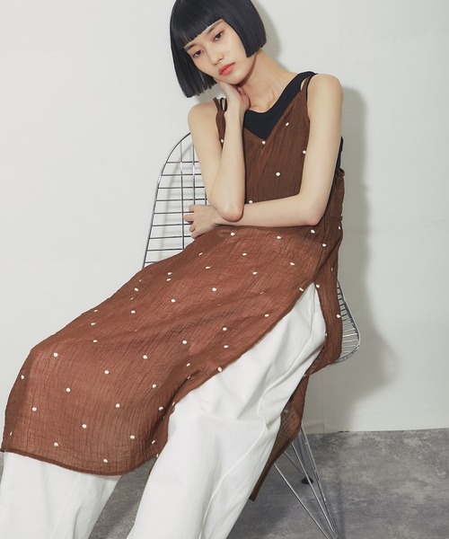 ANOTHER S(アナザーエス)の「ドット柄刺繍シアーキャミワンピ(ワンピース・レディース・ブラック/ブラウン/アイボリー・M)」の1枚目の写真