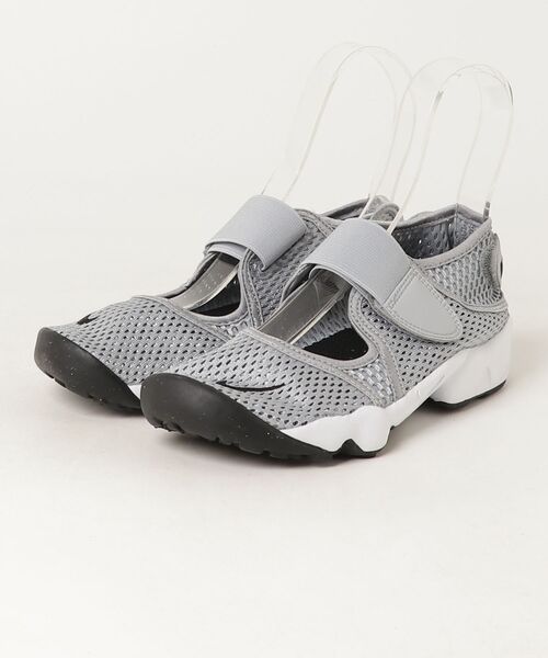 NIKE(ナイキ)の「NIKE/ナイキ リフト GS/PS BOYS(サンダル・キッズ・グレー・24cm)」の1枚目の写真