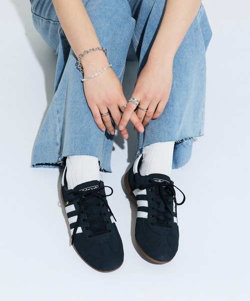 adidas（アディダス）の「ハンドボール スペツィアル Lo Pro / Handball Spezial Lo Pro / アディダスオリジナルス adidas Originals（スニーカー・レディース・ブラック・26.0cm/26.5cm/27.0cm/22.0cm/22.5cm/25.5cm/24.0cm/24.5cm/25.0cm/28.0cm/27.5cm/23.0cm/23.5cm）」の3枚目の写真