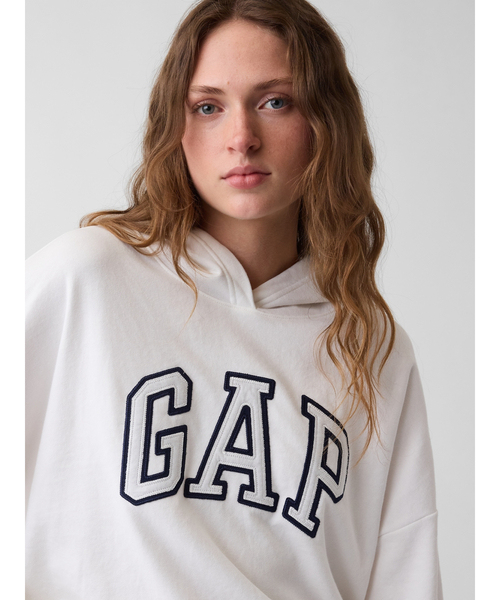 GAP(ギャップ)の「リラックスフィット クロップド GAPロゴ フレンチテリーパーカー(スウェット・レディース・ホワイト/ブラック/グレー・XXS/XL/XS/L/M/S)」の11枚目の写真