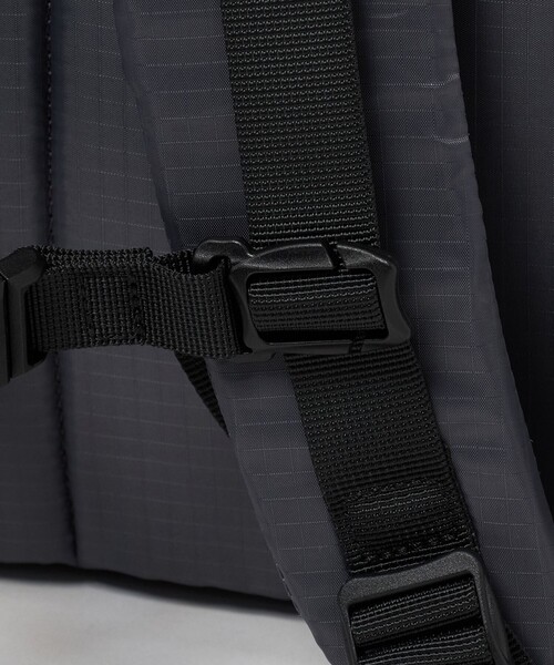 UNITED ARROWS(ユナイテッドアローズ)の「【別注】<LC by LOWERCASE>RIP STOP 30L/バックパック(バックパック/リュック・メンズ・ダークグレー・FREE)」の18枚目の写真