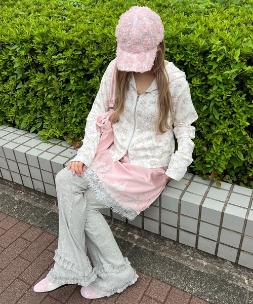 WC(ダブル シー)の「《花柄・ドット》スタッズロゴコンパクトジップパーカー(パーカー・レディース・チャコールグレー/ホワイト・FREE)」の13枚目の写真
