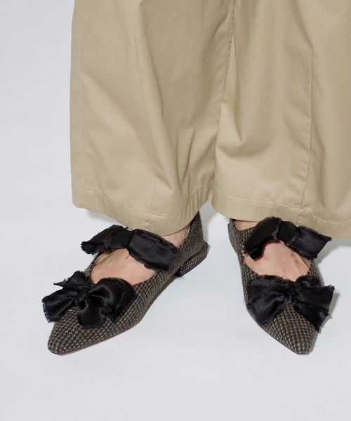FLAT(フラット)の「《/WEB+一部店舗限定》GRISEポインテッドサテンリボンフラット(その他シューズ・レディース・ブラウン/シルバー/ブラック・25cm/24.5cm/24cm/23.5cm/23cm/22.5cm/22cm)」の10枚目の写真