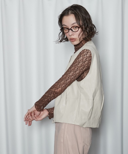 OFROOM(オフルーム)の「【2026秋冬新作】Minimal Faux Leather Vest|ミニマルフェイクレザーベスト(その他アウター・レディース・ブラウン/ライトベージュ・FREE)」の21枚目の写真