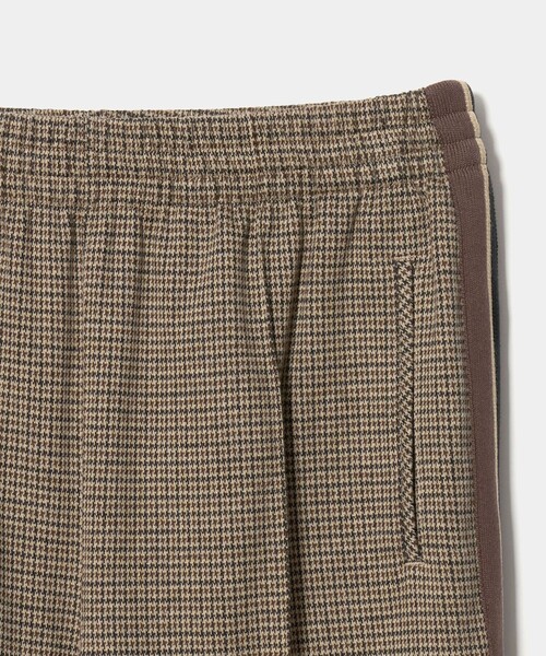 Coohem(コーヘン)の「<COOHEM> H/T TRACK PANTS/パンツ(その他パンツ・メンズ・ベージュ/ダークグレー・M/L)」の4枚目の写真