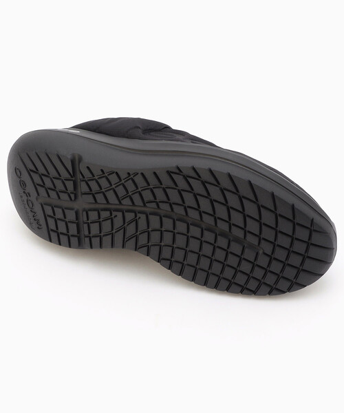 OOFOS(ウーフォス)の「OOFOS/ウーフォス Men's OOmy Zen - Black/Black/メンズ ウーマイゼン ブラック(スニーカー・メンズ・ブラック・9/8/10)」の8枚目の写真