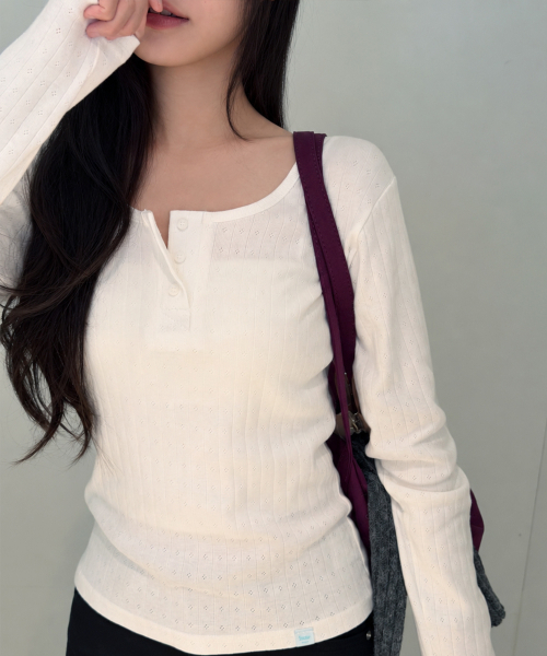 INEE(イニ)の「アイレットラウンドTシャツ - アイボリー、ブラック、グレー(Tシャツ/カットソー・レディース・ライトグレー/ブラック/アイボリー・FREE)」の5枚目の写真