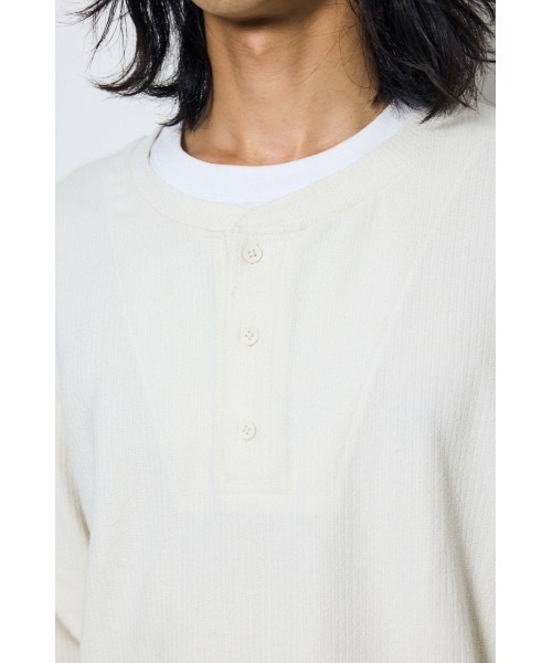 AZUL by moussy(アズールバイマウジー)の「【1枚で重ね着風】フェイクレイヤードヘンリーネックトップス 秋服 冬服 春服 レイヤード風 ロンT 長袖(Tシャツ/カットソー・メンズ・杢グレー/ブラック/ホワイト・LARGE/MEDIUM)」の8枚目の写真