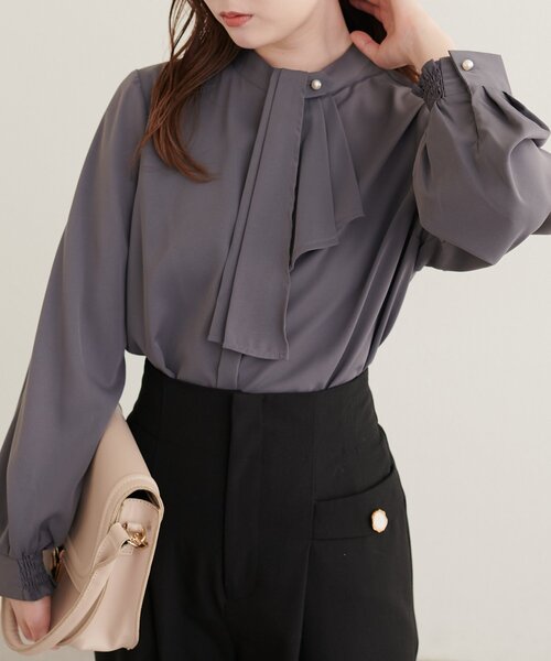 natural couture(ナチュラルクチュール)の「取り外しタイ付き2WAYスカーフブラウス(シャツ/ブラウス・レディース・ネイビー/チャコールグレー/ブラウン/ブラック系その他2/グレイッシュベージュ/オフホワイト/サックスブルー・FREE)」の17枚目の写真