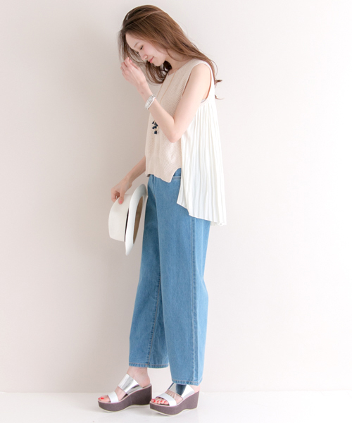 URBAN RESEARCH（アーバンリサーチ）の「UR プリーツドッキングニット（ニット/セーター・レディース・アイボリー/カーキ・FREE）」の13枚目の写真